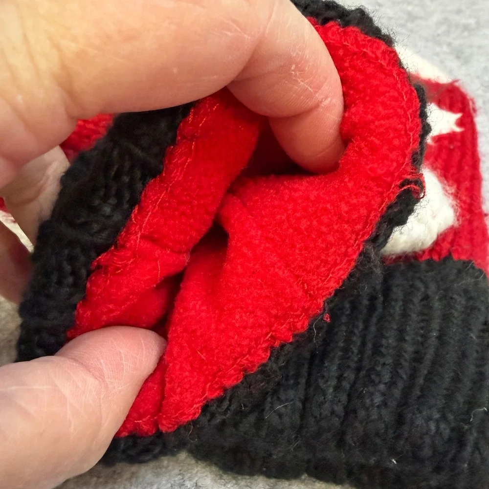 Hudson's Bay Team Canada Olympic Mittens Red White Black Knit Fleece Lined